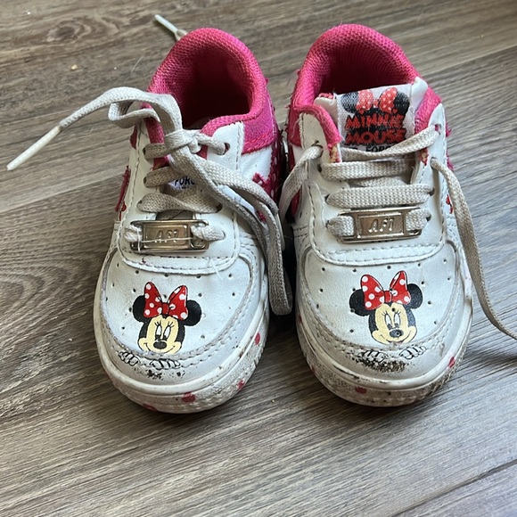 Nikes 3/4 Minnie Mouse Custom - Picture 2 of 6